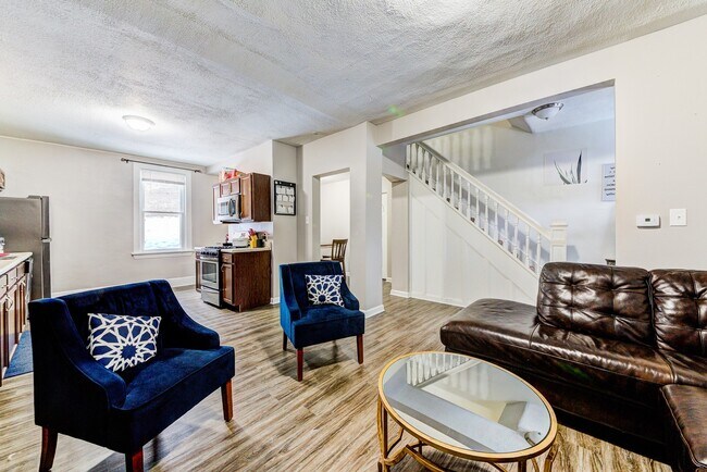 Building Photo - Available August  2026 - Beautiful 2.5 Bedroom, 1 Bath Home in Mt. Washington Area!