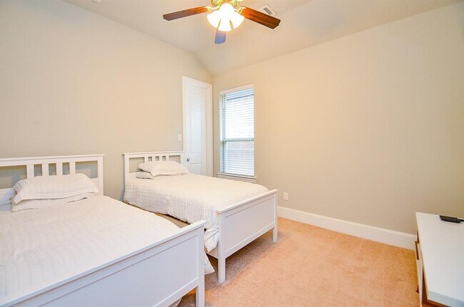 Building Photo - 27522 Blackstone Canyon Ln
