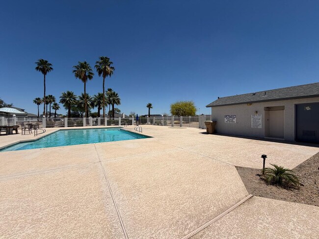 Building Photo - 15012 N 85th Dr