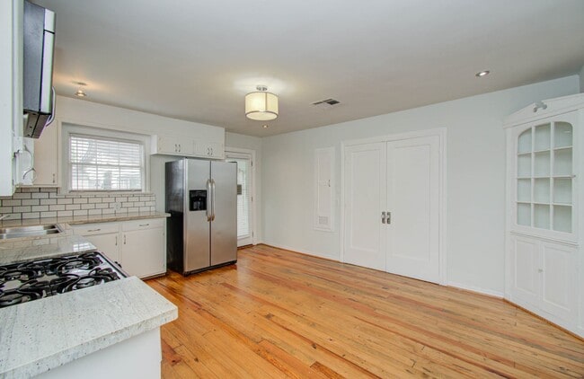 Building Photo - 4706 Fisk St
