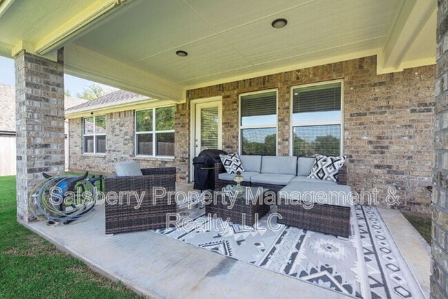 Building Photo - 3310 Windcrest Dr