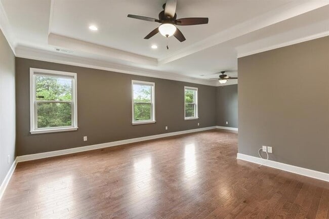 Building Photo - 2422 Norwood Dr SE