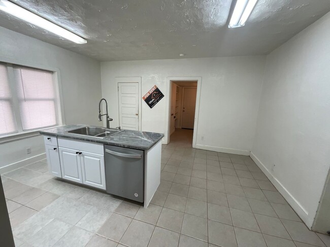 Building Photo - 295 E