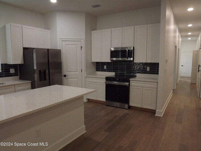 Building Photo - 2277 Highland Ave
