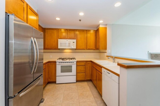 Building Photo - Ellington - 1 bedroom + den
