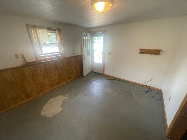 Building Photo - 3 Bedroom on a Large Plot