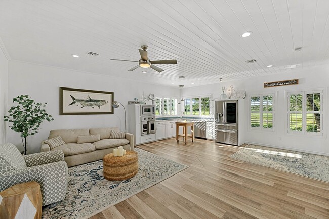 Building Photo - Charming 1BR plus bonus room, 2 full bath ...