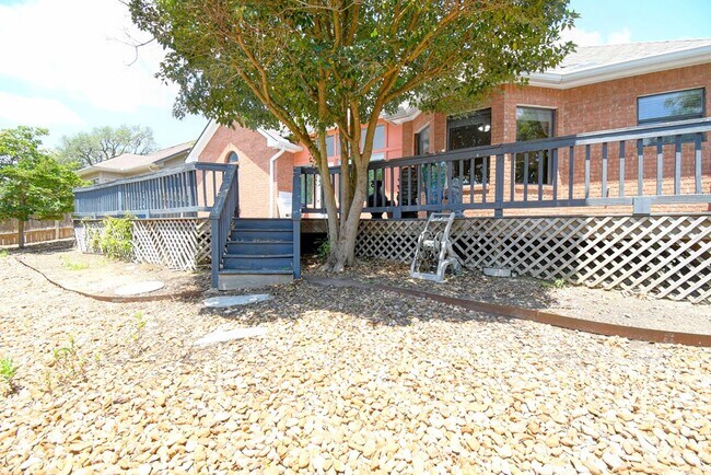 Building Photo - 719 Oak Hollow Dr