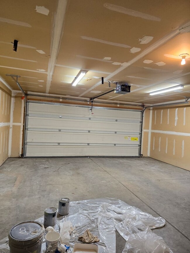 Building Photo - Nestled 3 bedroom, 2 bathroom in Fruitvale area