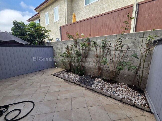 Building Photo - 2520 Graham Ave