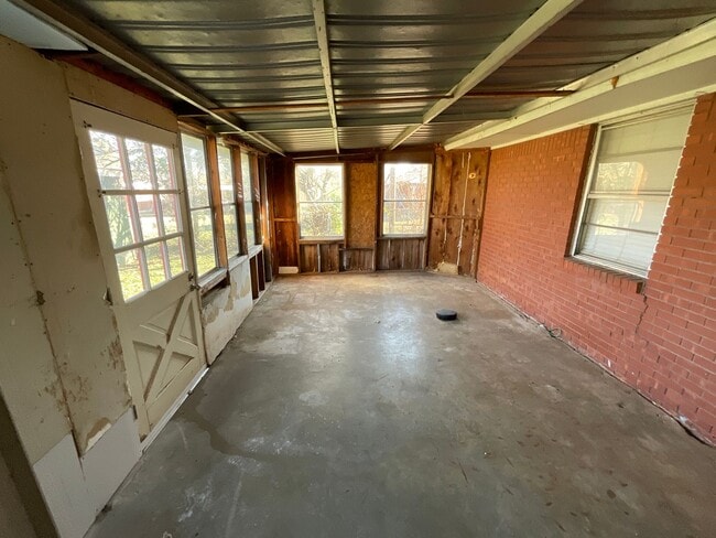 Building Photo - 1009 SW 65th St