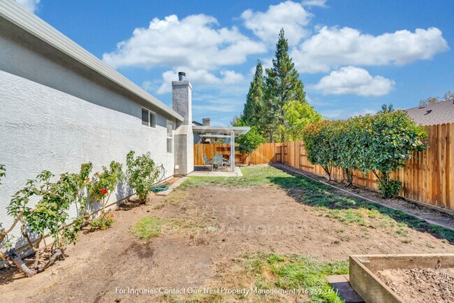 Building Photo - 3 bdrm 2 bth, East Lincoln large backyard
