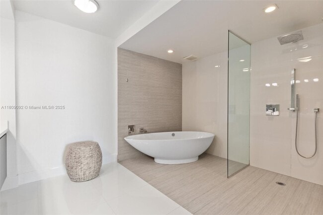 Building Photo - 300 Sunny Isles Blvd