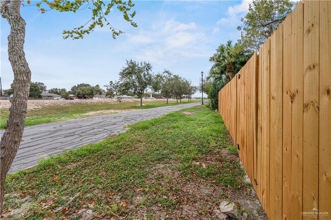 Building Photo - 20 N 17th St