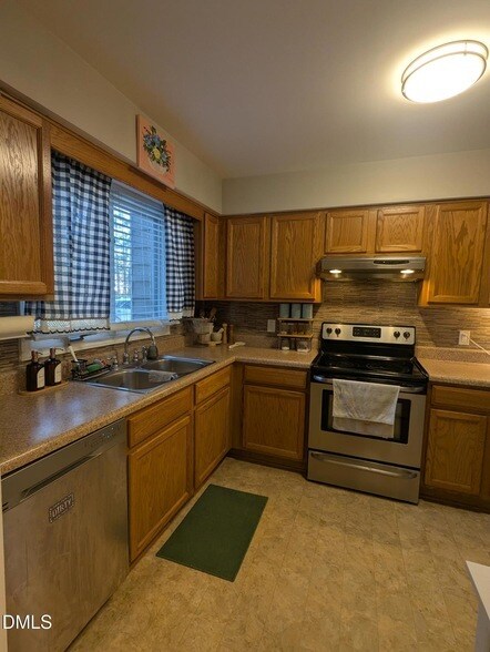 Building Photo - 5513 Kaplan Dr
