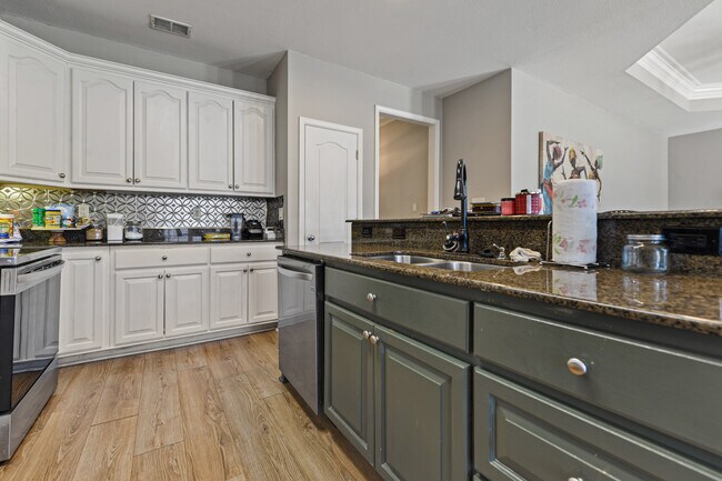 Building Photo - 2508 Rue Beaux Chenes Central