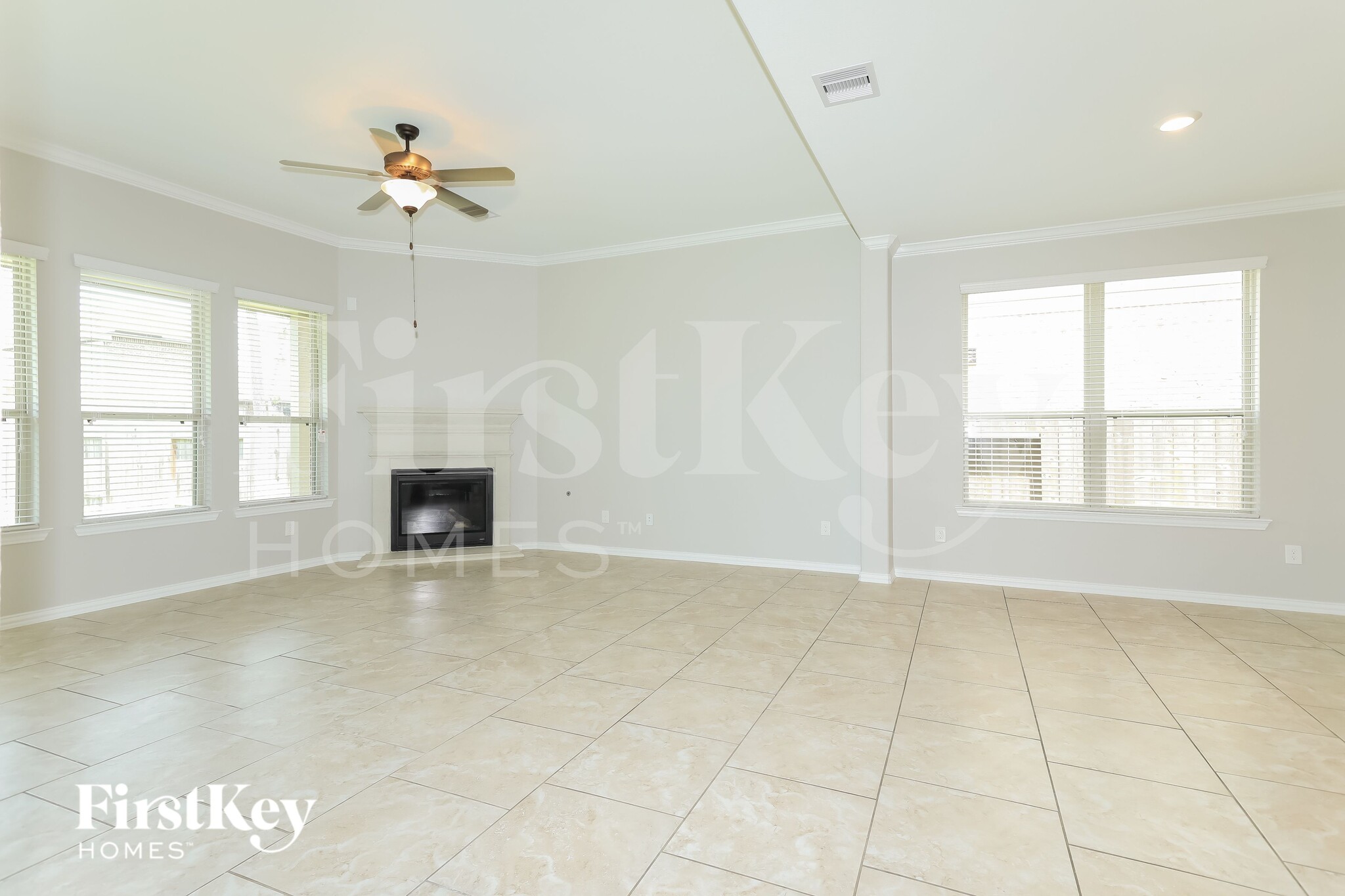 Building Photo - 119 Del Carmen Dr