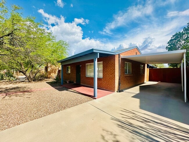 Primary Photo - 2 Bedroom House with All Appliances and La...
