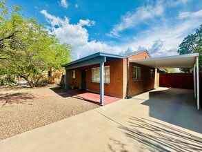 Building Photo - 2 Bedroom House with All Appliances and La...