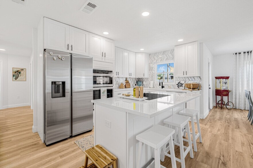 Building Photo - 7516 22nd Ave W