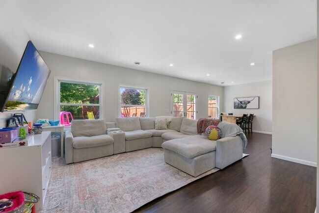 Building Photo - 645 US-12