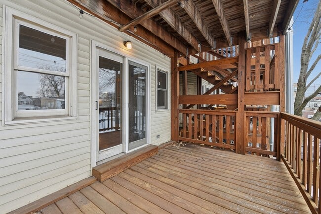 Building Photo - 4432 N Winchester Ave