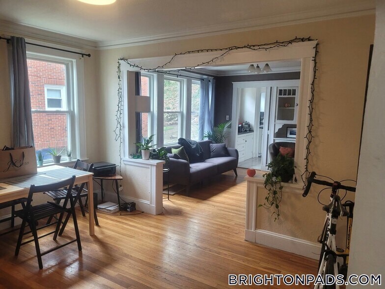 Building Photo - 86 Colborne Rd