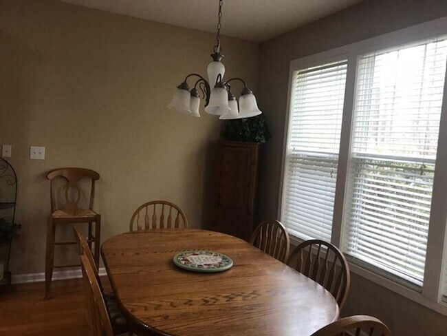 Building Photo - 121 Sonoma Way