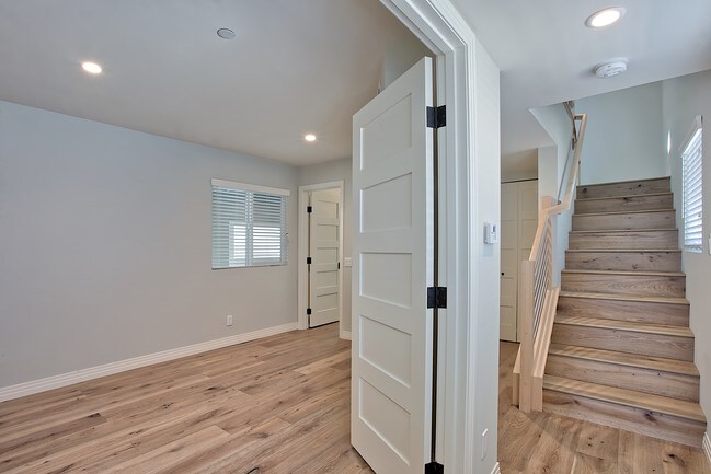 Building Photo - 309 34th St