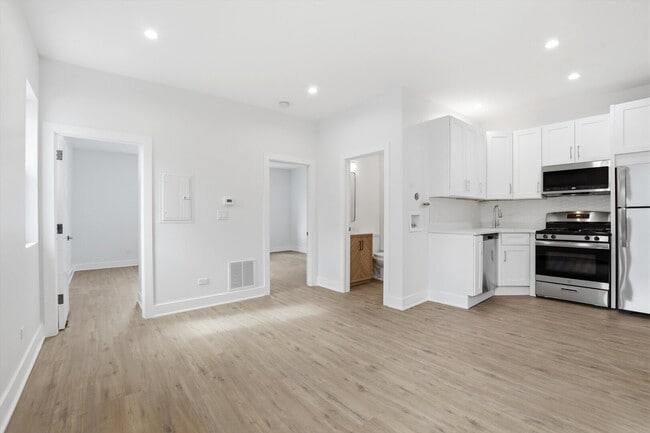 Building Photo - 3040 N Drake Ave