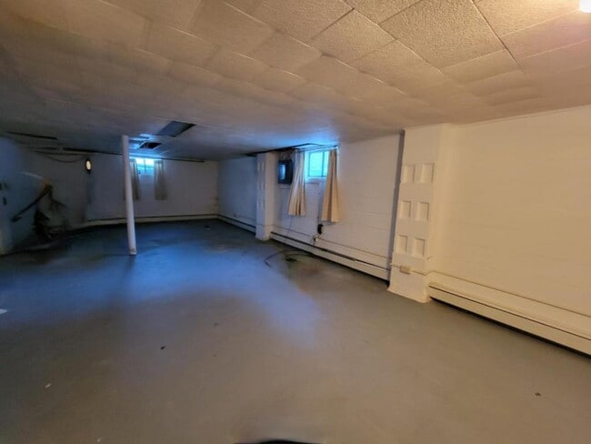 Building Photo - 67 Plum St