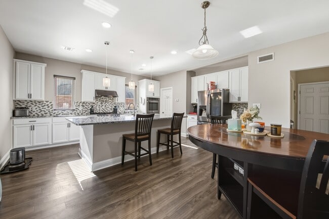 Building Photo - 213 E Peck Blvd