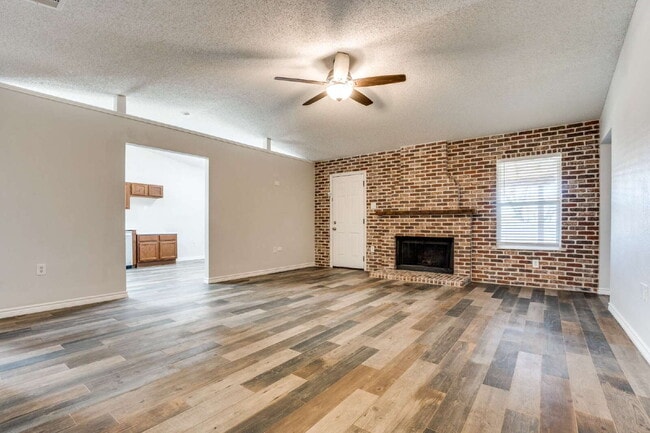 Building Photo - Beautiful Mansfield Home!