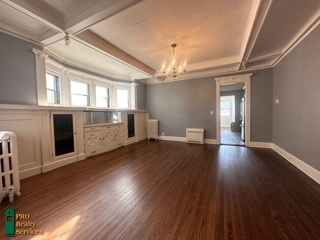 Building Photo - Gorgeous 3 Bedroom Main Level Duplex Unit