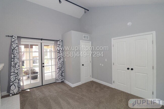 Building Photo - MOVE IN SPECIAL!! Beautiful Spring Valley ...