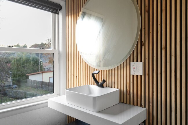 Building Photo - Pendleton Heights 4BR—Updated Historic Cha...