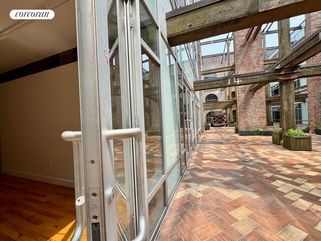 Building Photo - 275 Conover St