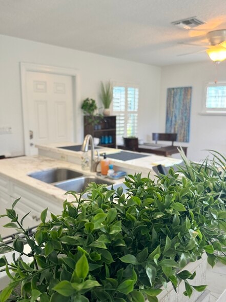 Building Photo - 426 34th St