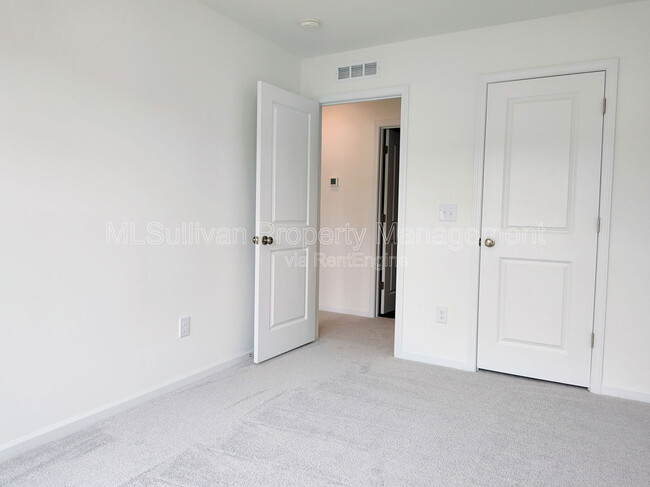 Building Photo - 875 Pilot St