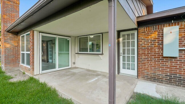 Building Photo - 1500 High Ridge Rd