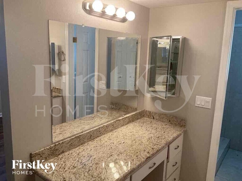 Building Photo - 4845 W Las Palmaritas Dr