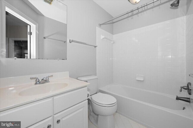 Building Photo - 4576 Fair Valley Dr