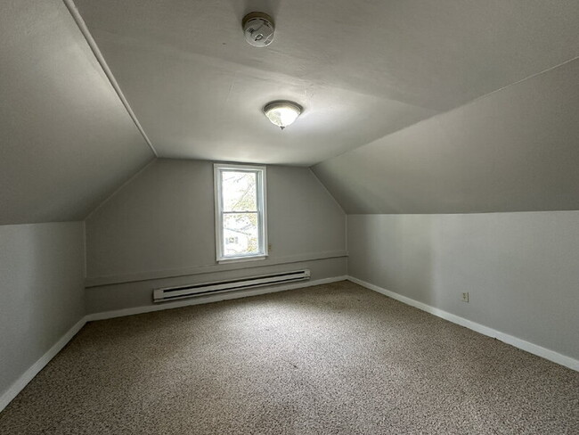 Building Photo - 2122 Elston St