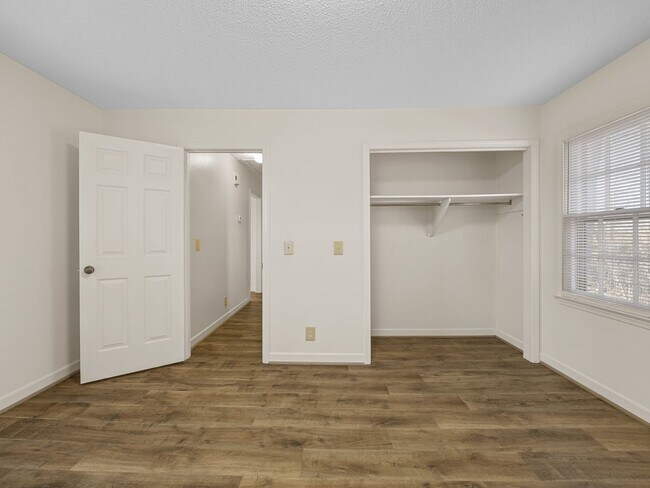 Building Photo - 400A Taylor Rd