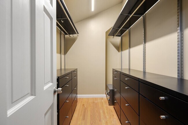 Building Photo - 10 Eustis St