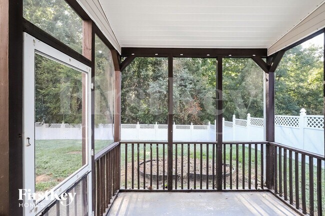 Building Photo - 1415 Paulonia Way