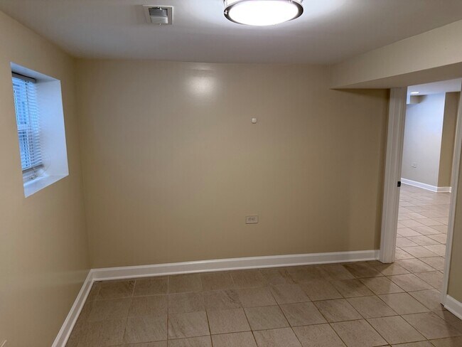 Building Photo - 2252 N Laramie Ave