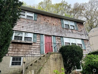Building Photo - 135 Waterside Ave