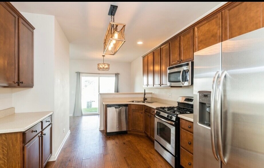 kitchen - 416 S Jade Ln