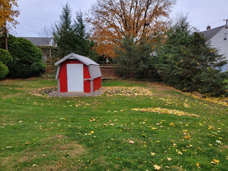 Building Photo - 100 E Elm St